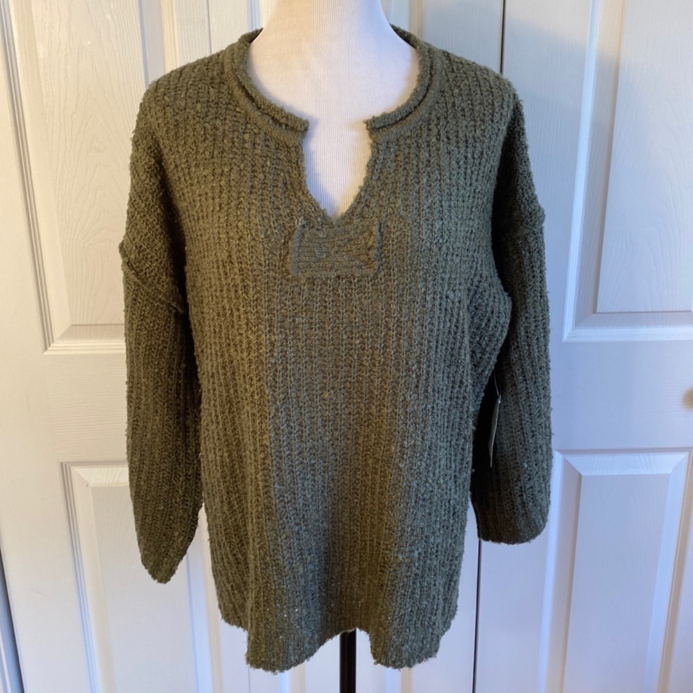 Altar'd State Olive Green V-Neck Sweater Size Large NWT